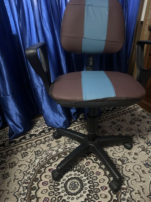 Продам офисьное кресло
