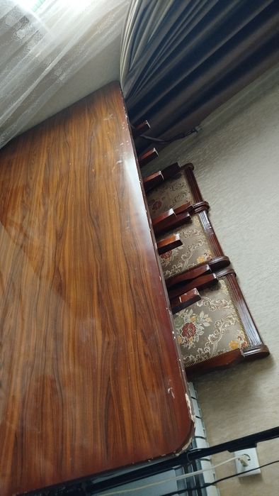 Стол ва стуллар сотилади