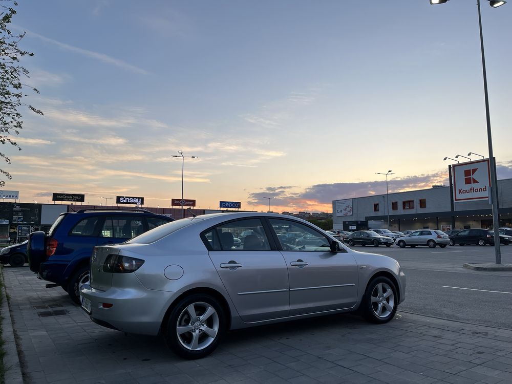 Mazda 3 1.6 hdi 2006 година