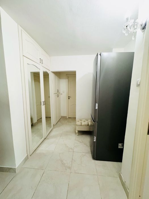 Vand apartament 2 camere Piata Centrala
