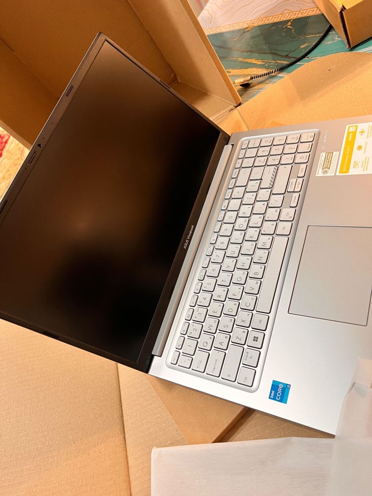 ASUS Vivobook E15004FA