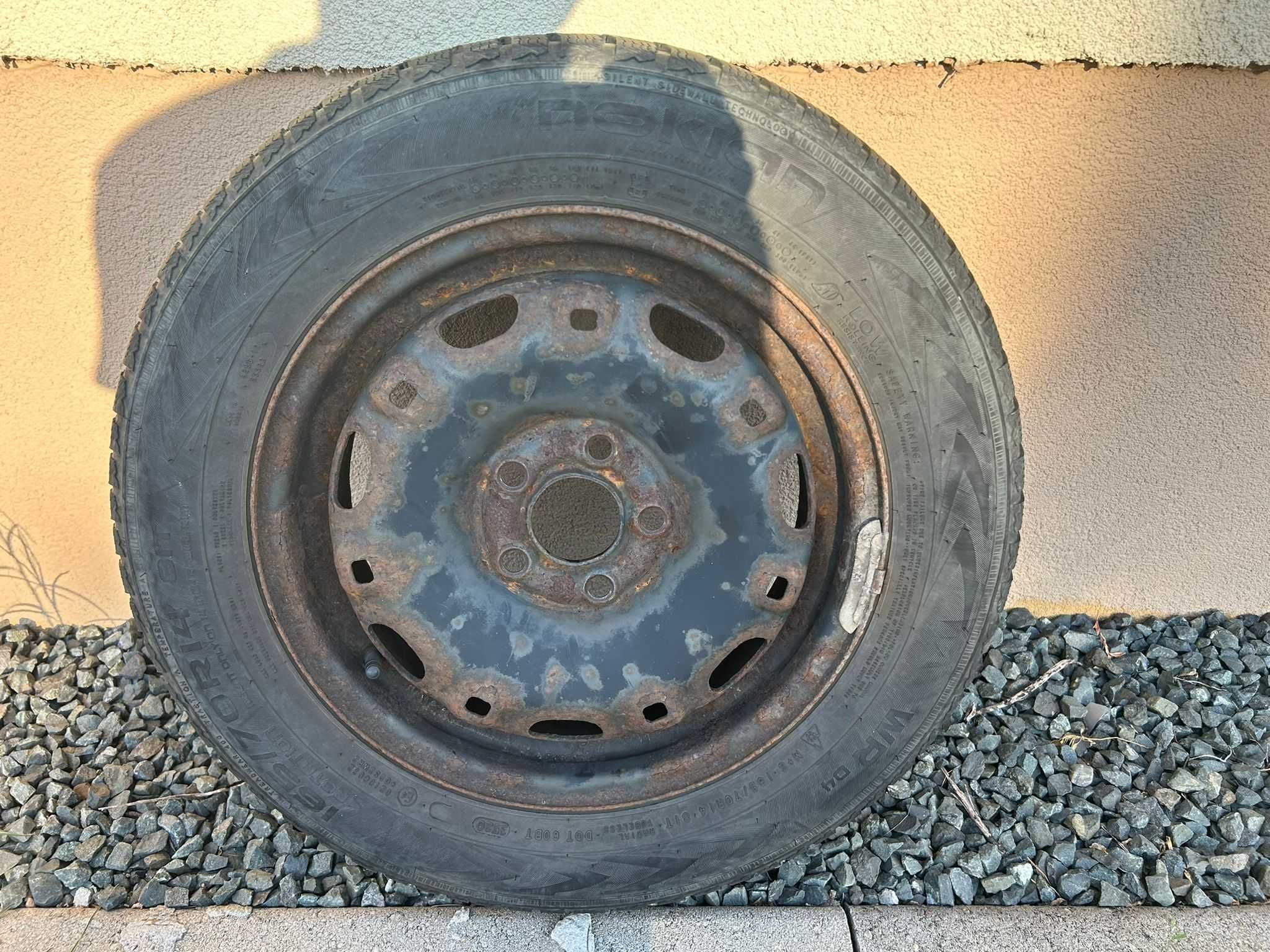 set 4 roti iarna(cauciuc + jante) M+S 165/70/R14(2 nokian + 2  barum)