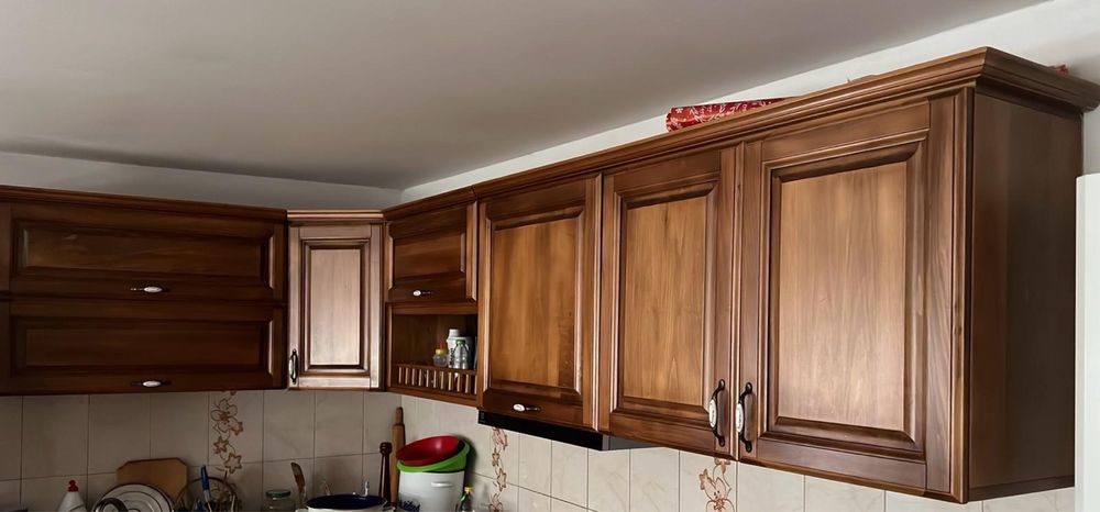 Mobilier de bucatarie din lemn masiv