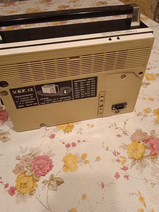 Продам винтажный радиоприемник VEF-12  с  современным  УКВ диапазоном.