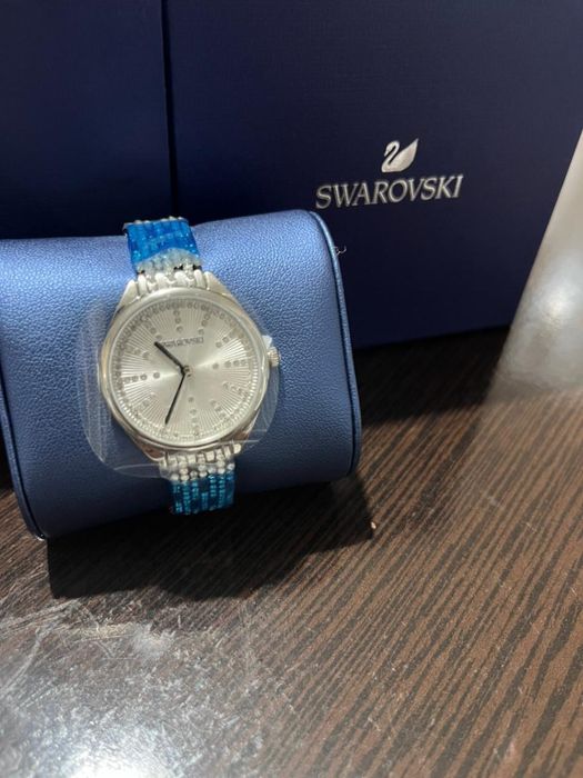 Часы женские Swarovski Attract