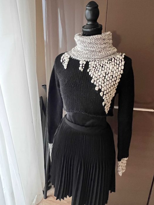 pulover scurt tricotat cu guler Reserved