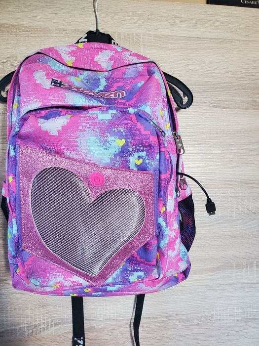 Ученическа раница SEVEN със светещо сърце