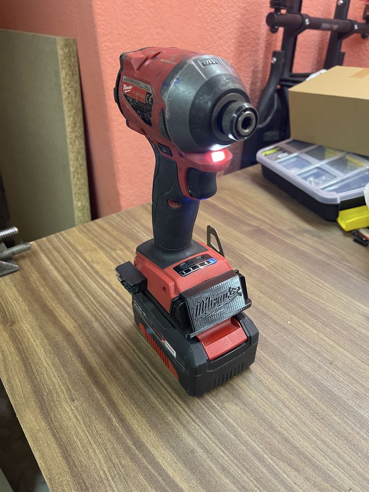 Продавам импакт Milwaukee M18 Fid 2