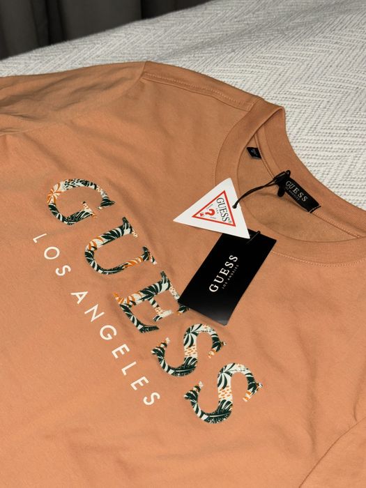 Футболка новая Guess