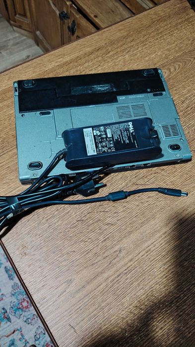 Laptop Dell Latitude D40, functional ,fara WIn,cu incarcator