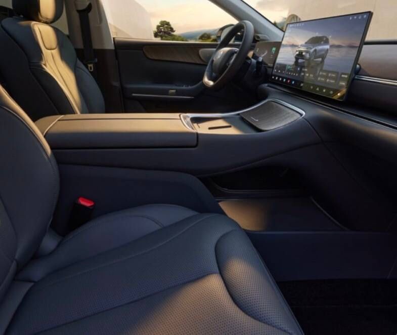 Leap Motor c 16 Гибрид Restayling 2 Dop, Черный и Белый есть