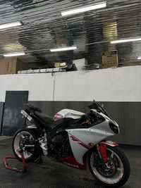 Yamaha R1 Big Bang