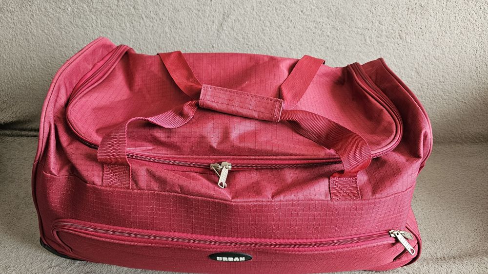 Geanta de voiaj cu rotile , tip troler