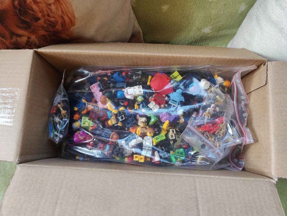 Голяма колекция Lego минифигури