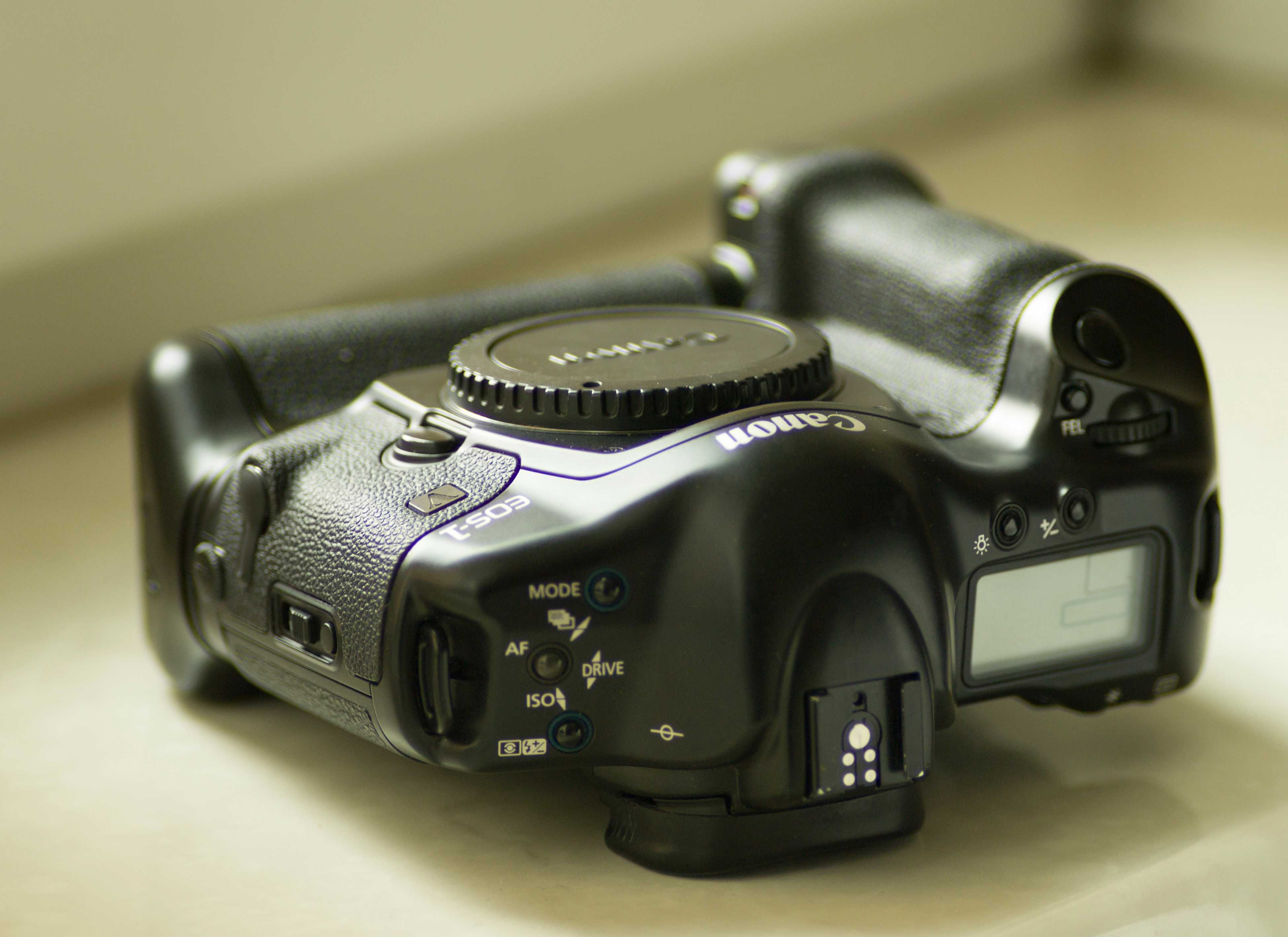 Плёночный Фотоаппарат Canon EOS - 1 V