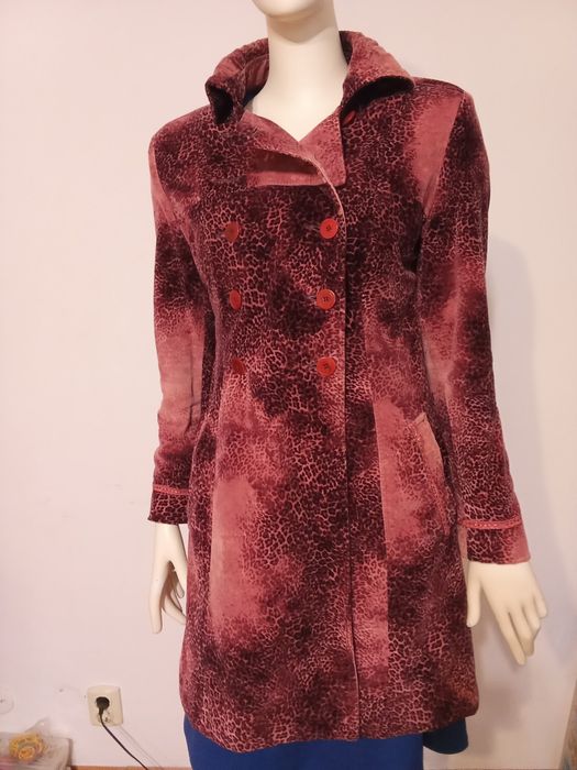 Paltonul de deosebit animal print 40