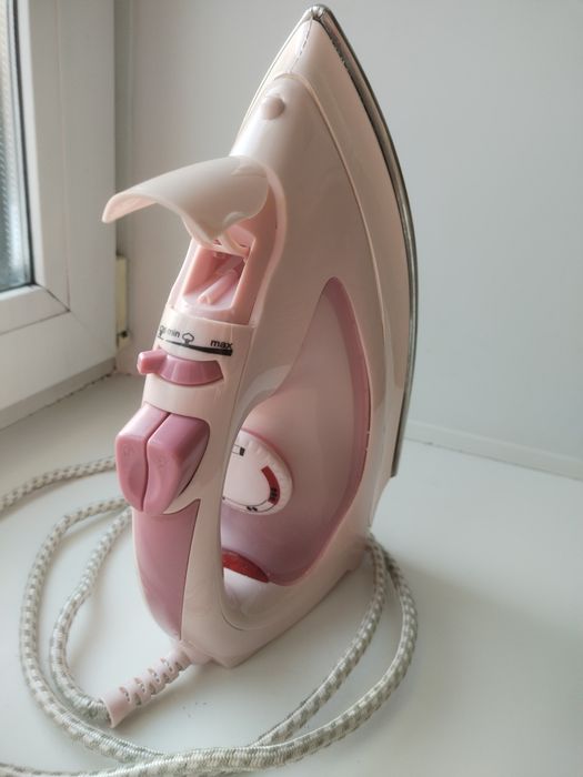 Продаётся утюг. Почти новый.