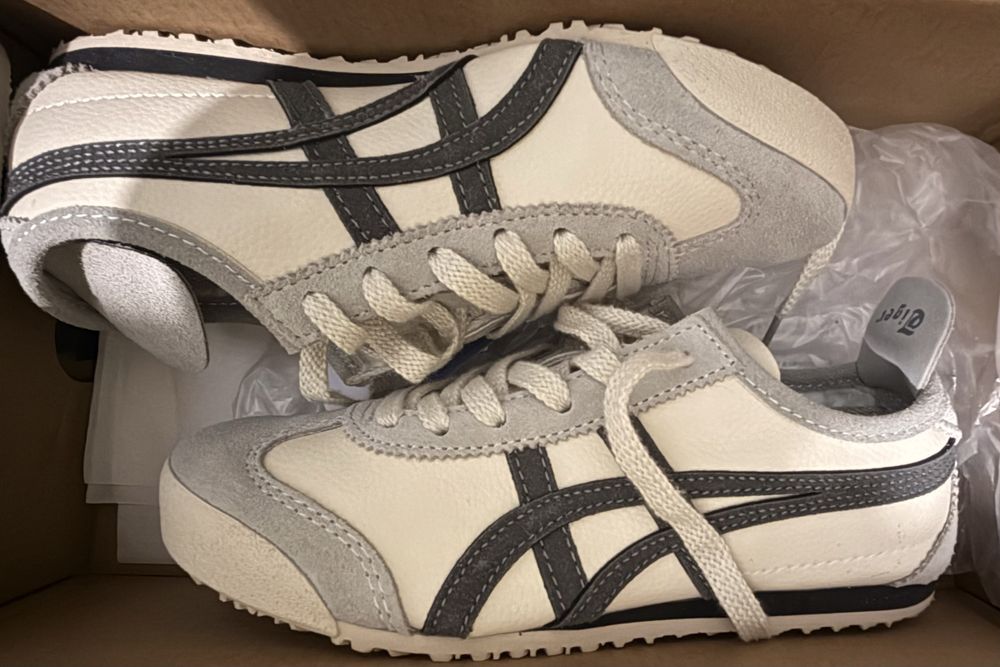 Кроссовки новые