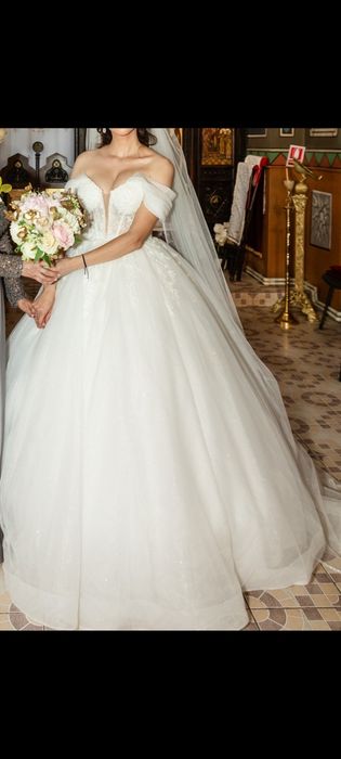 Vând 2 Rochii de Mireasă