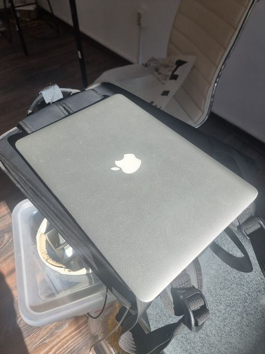 Macbook Apple laptop