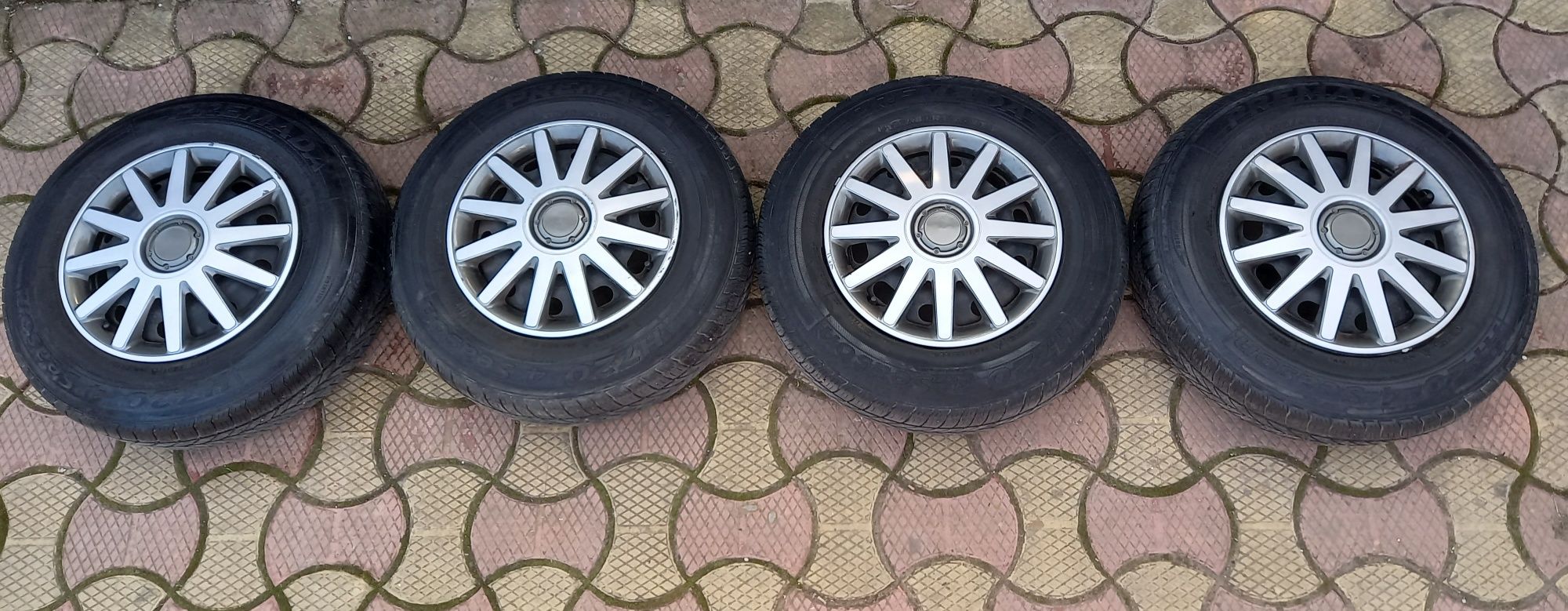 Vând 4 jante otel VW, 14 inch. + 4 Anvelope M+S 175/80 R14 + Capace