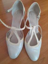 Pantofi culoare "ivoire",marca  "Nicolas",masura 38