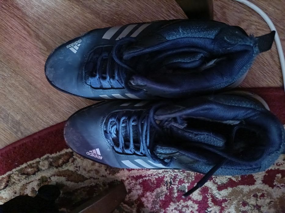 Продам зимнюю обувь (бу), и осеняя куртка.