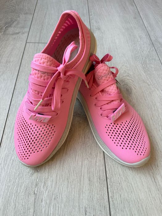 Adidași Crocs.  .