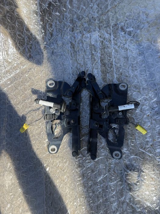 Панти/пиропатрон преден капак БМВ Ф10 panti piropatron BMW F10