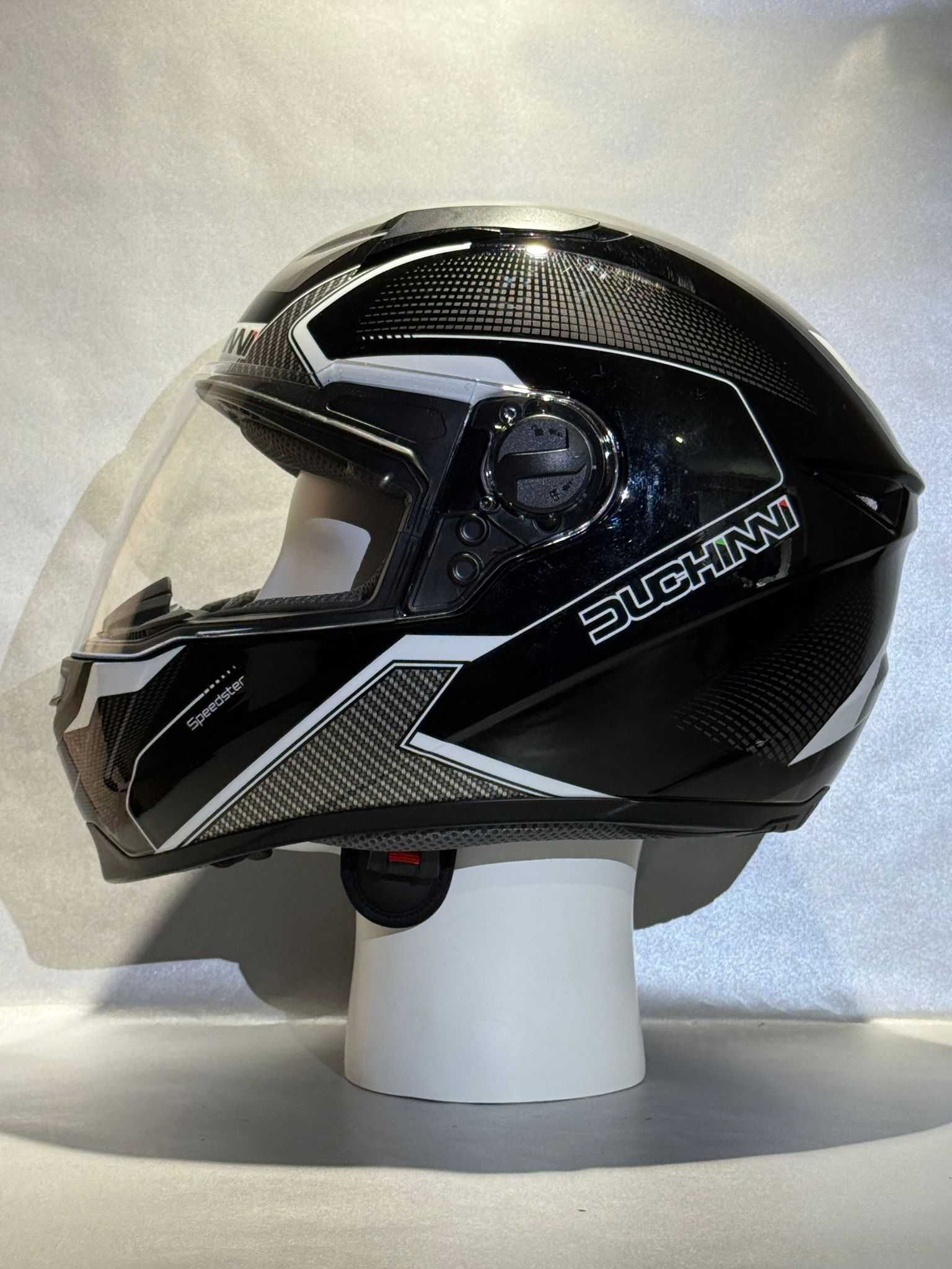 /НАМАЛЕНА/ Каска за мотор DUCHINNI D811 GLOSS BLACK размер M