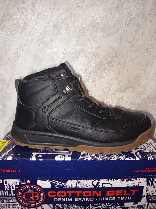 Новые утеплённые ботинки