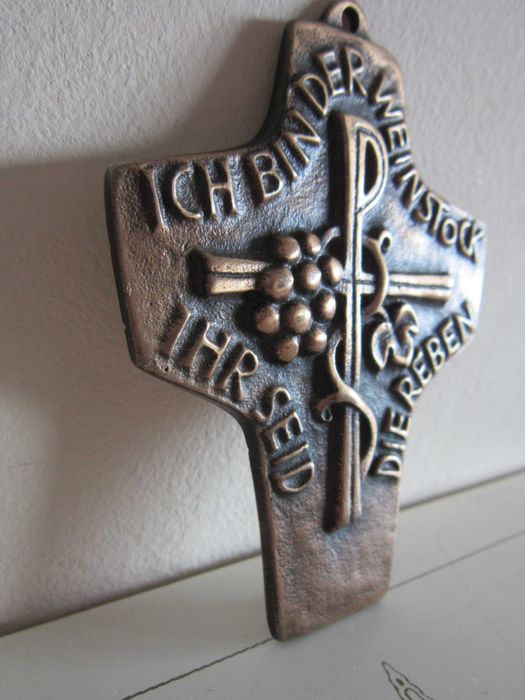 cadou rar Cruce bronz masiv Eu sunt vița voi mladitele Germania 1970