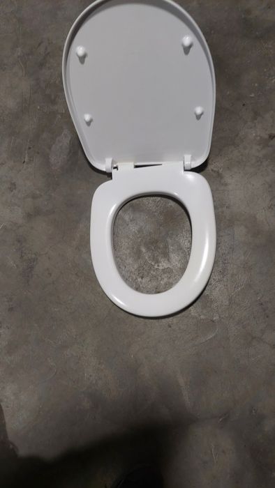 Капак за тоалетна чиния