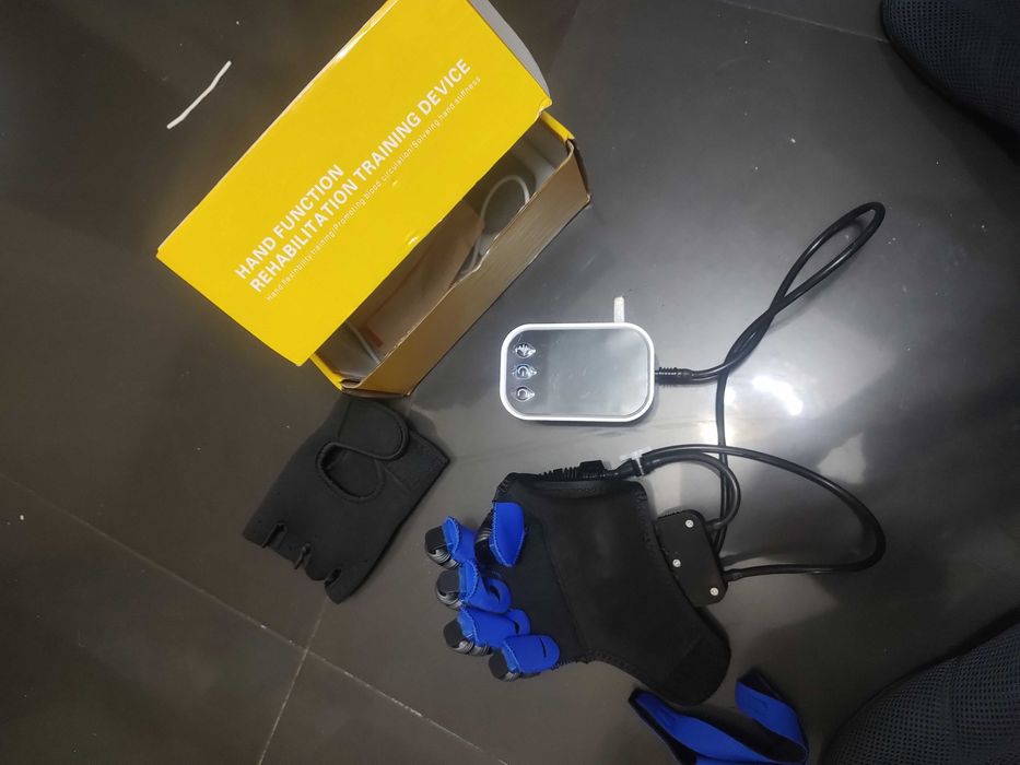 Mănușă robotizata mana dreaptă