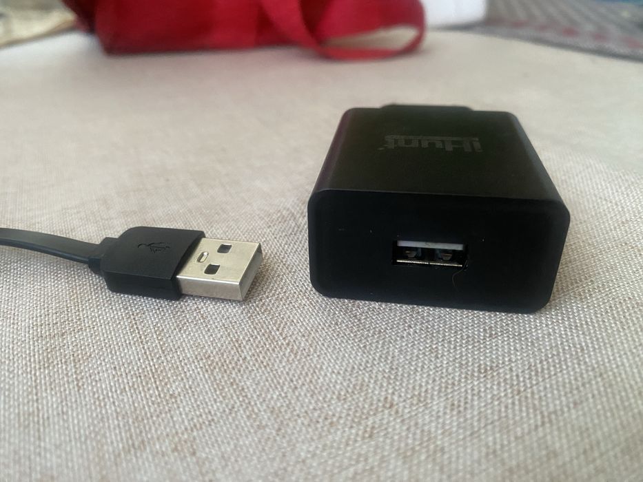 Încărcător / adaptor iHunt original ca nou, provenit din pachet