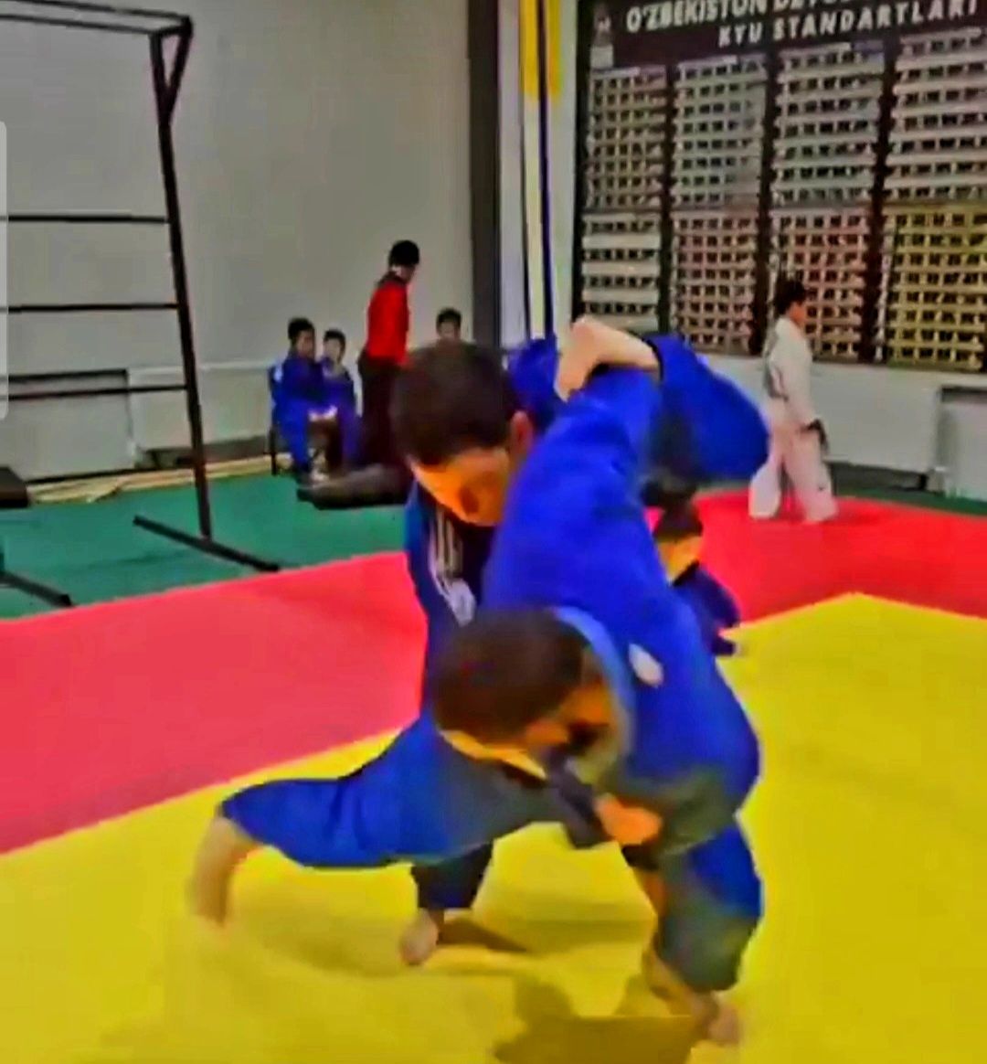 Kimono Dzyudo (Judo) sport libosi