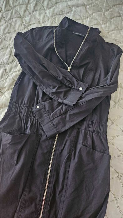 Черна рокля с цип MOHITO