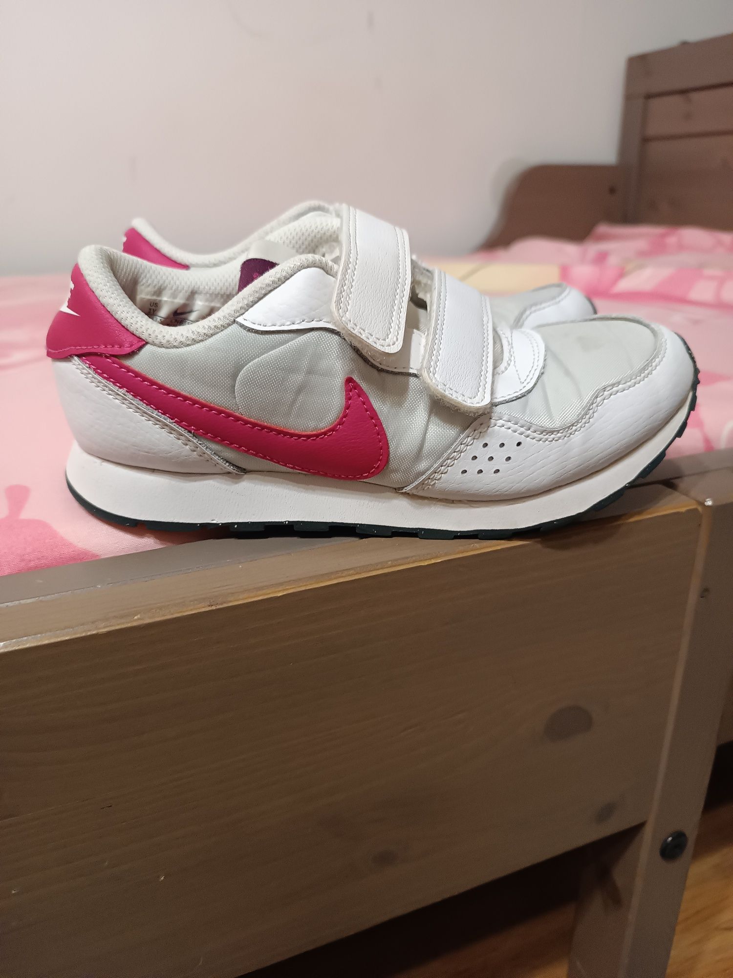 Маратонки за момиче Nike