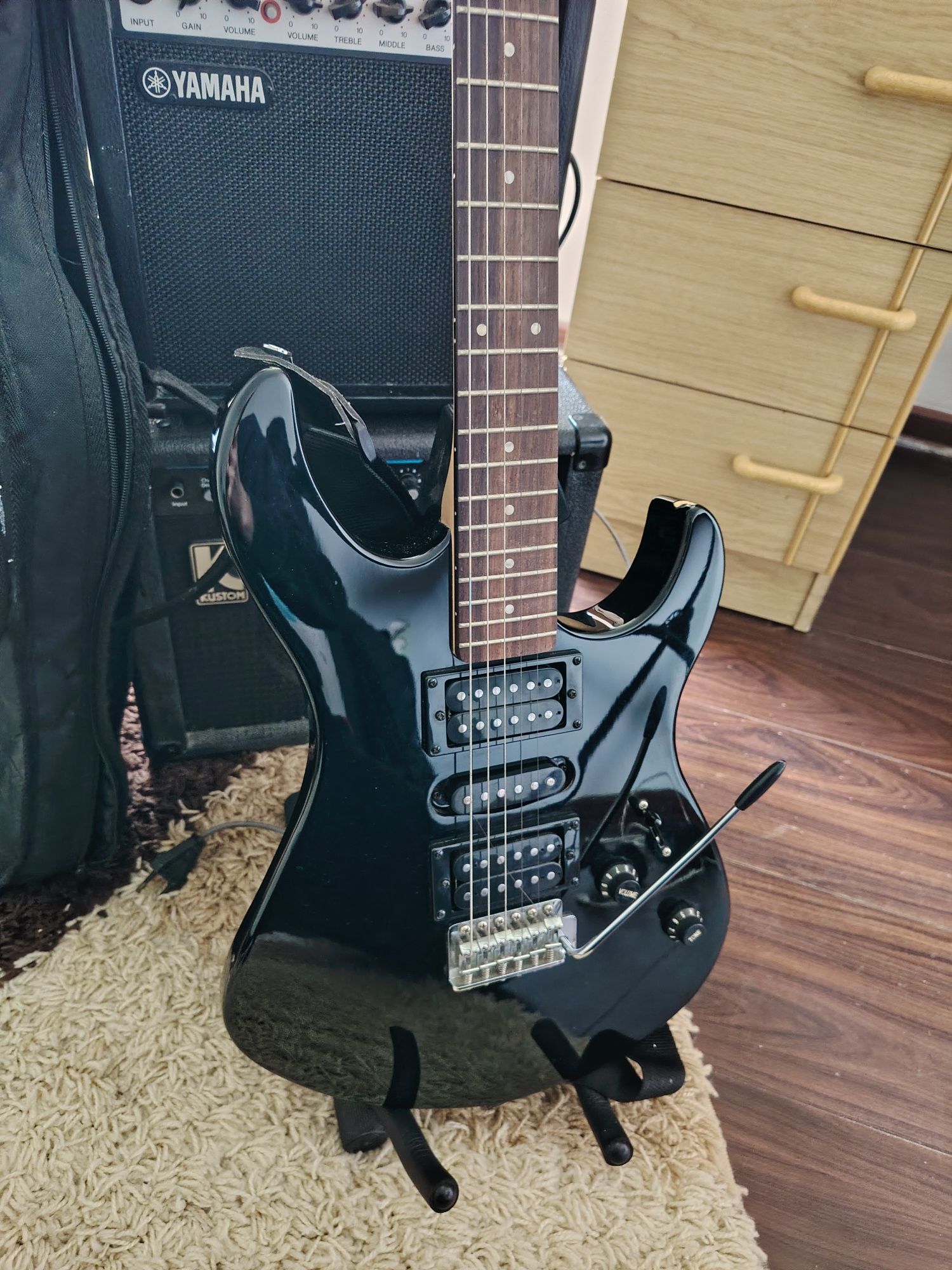 Vand consola dj ddj200,chitara yamaha erc121 c , orga yamaha e423