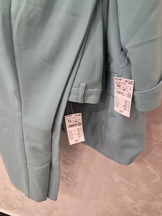 Costum de femei de culoare vernil