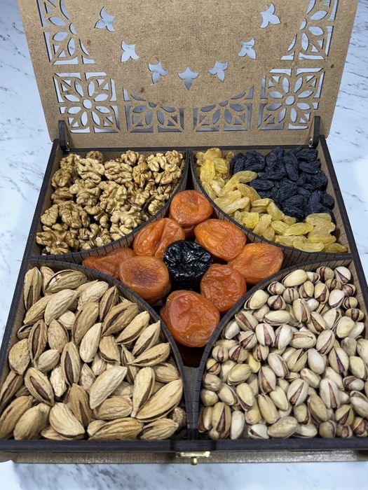 Подарочный набор орехов сухофруктов  chaqchuq quruq meva sovg'a savat