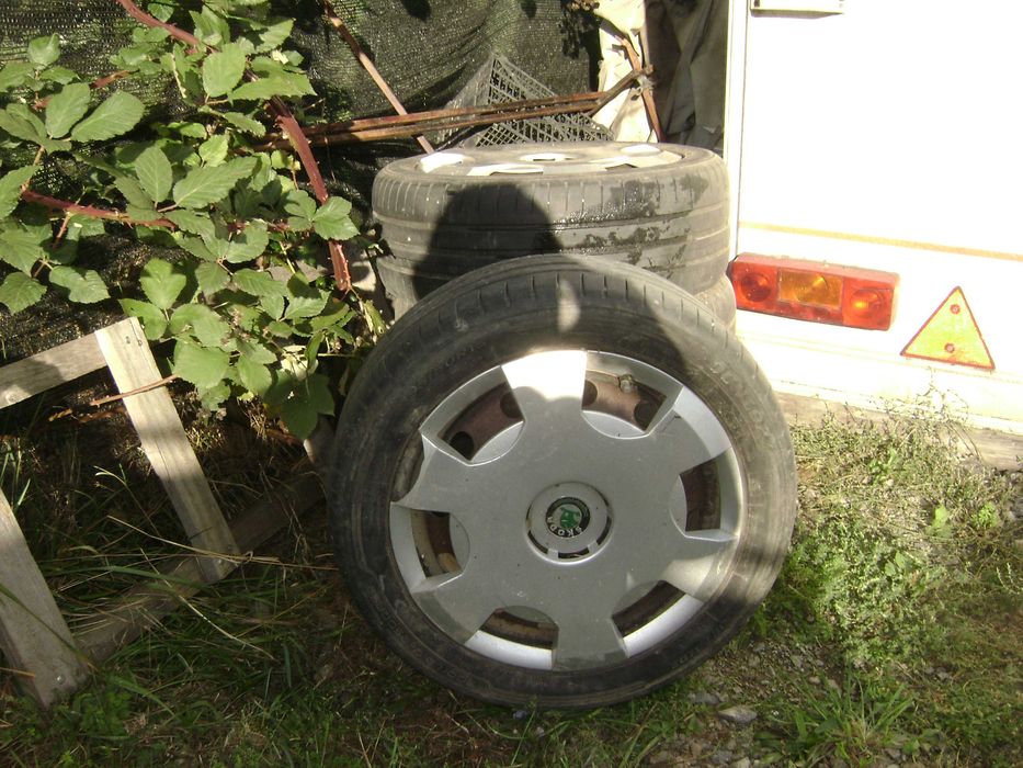 Anvelope vara pe genti si capace skoda/seat