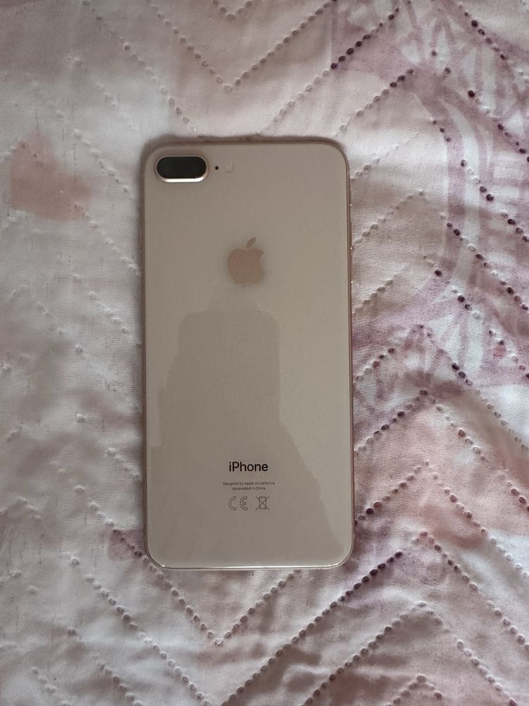 Продавам iphone (айфон)8 plus 64 gb
