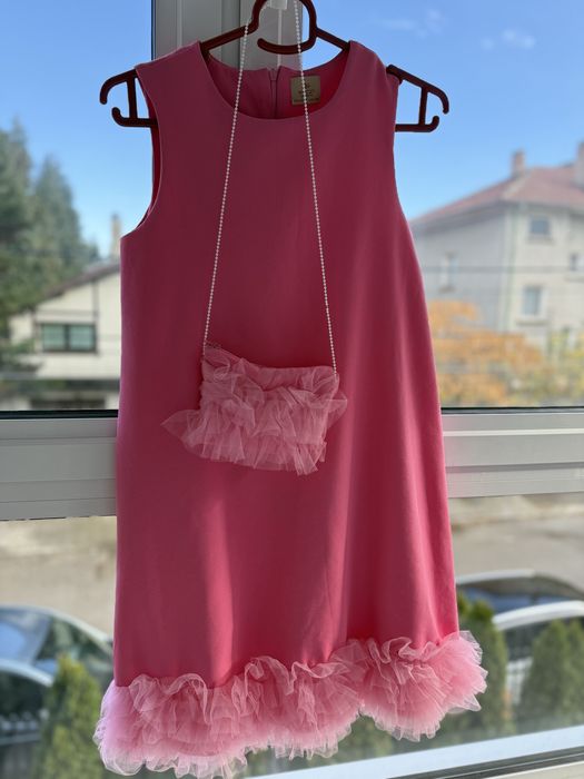 Официална рокля.