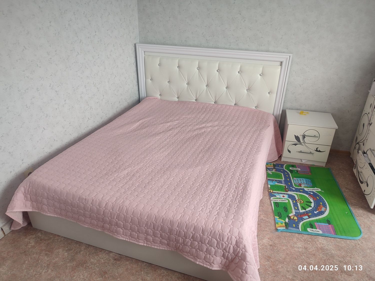 Двухспальная кровать
