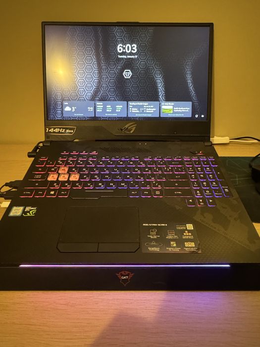 Asus rog strix scar 2 GL704G