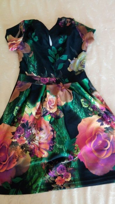 Дамска рокля на цветя