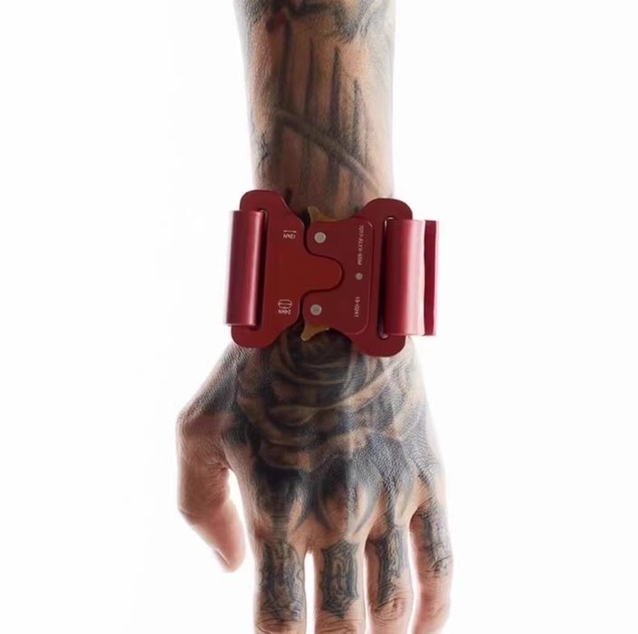 1017 ALYX 9SM Big Buckle bracelet