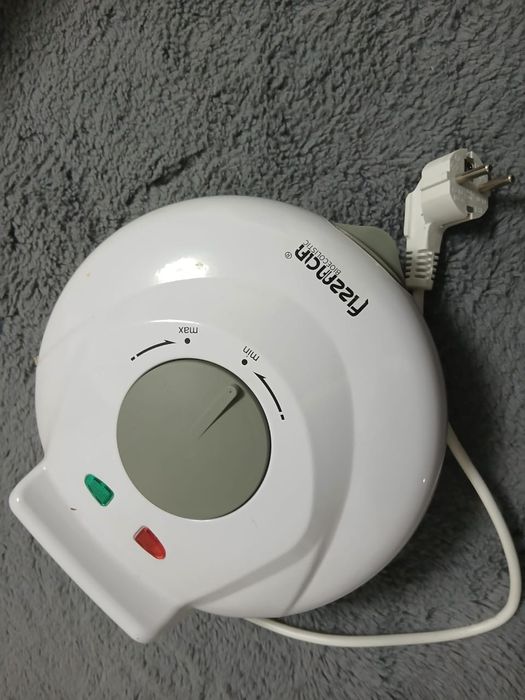 Продам две вафельницы за дешево