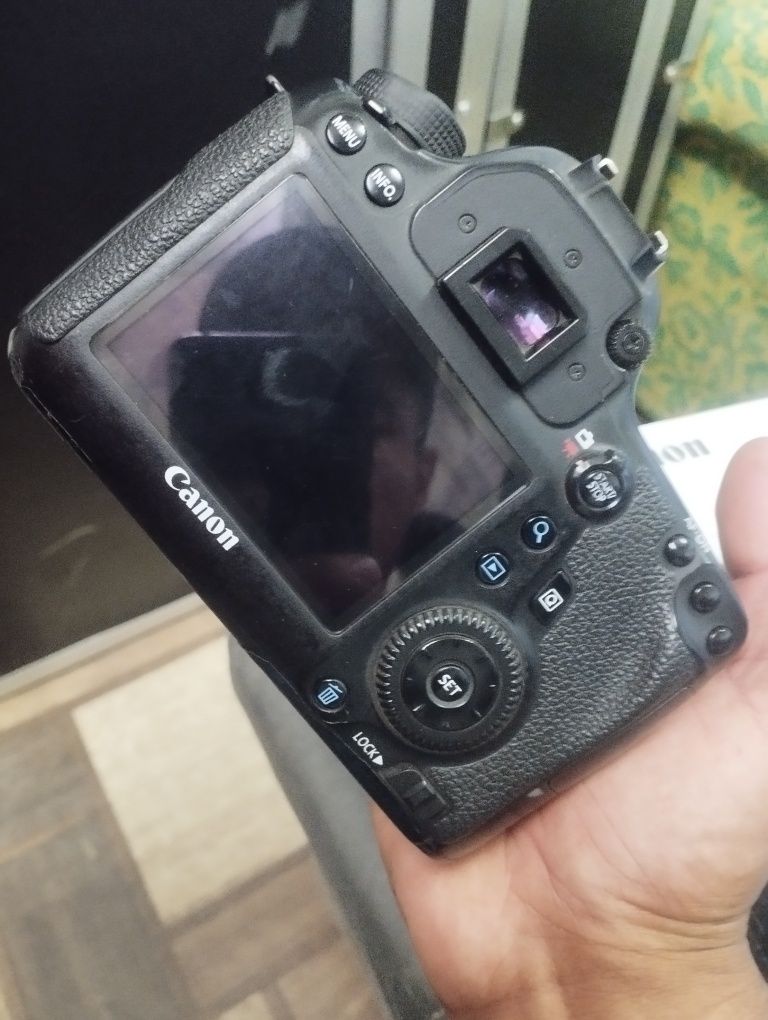 Canon Eos 6D sotiladi